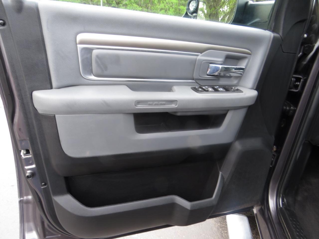 RAM 1500 Big Horn 4x4 Quad Cab 6'4" Box 2017