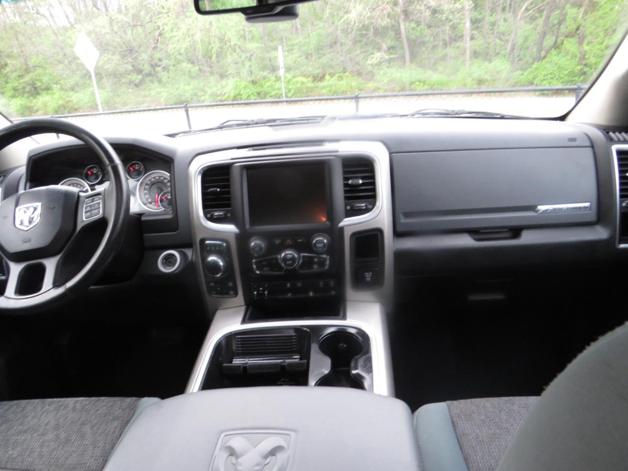 RAM 1500 Big Horn 4x4 Quad Cab 6'4" Box 2017