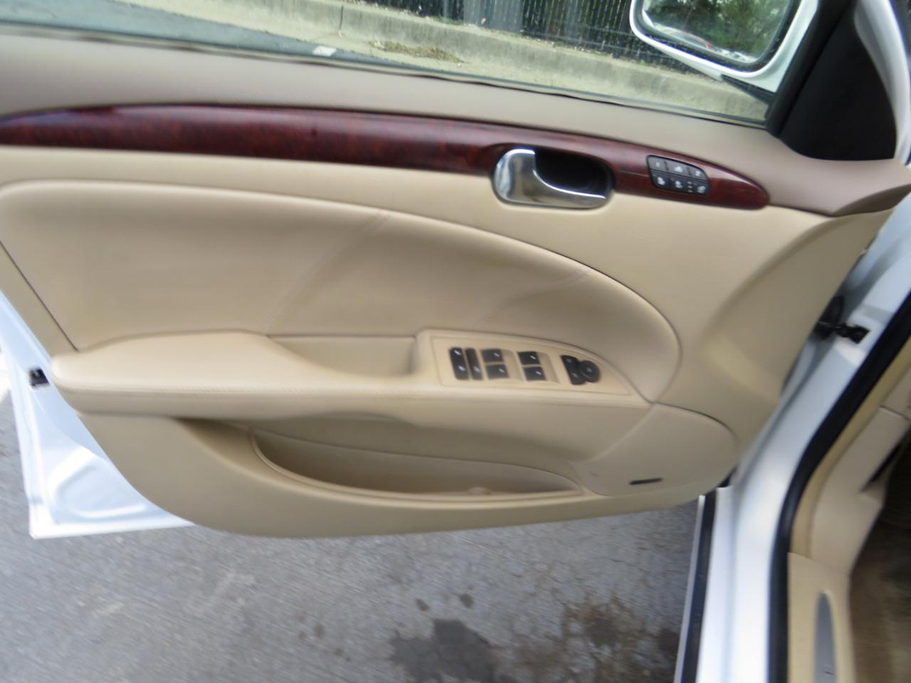 Buick Lucerne 4dr Sdn CXS 2006