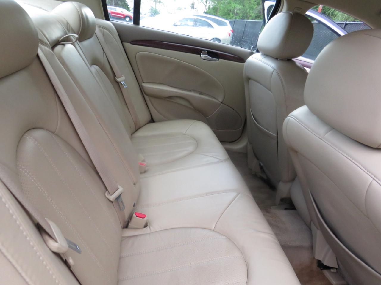 Buick Lucerne 4dr Sdn CXS 2006