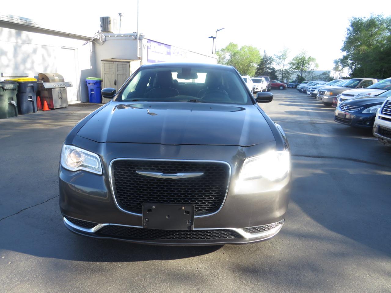 Chrysler 300 4dr Sdn Limited RWD 2015