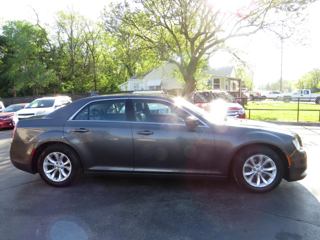 Chrysler 300 4dr Sdn Limited RWD 2015