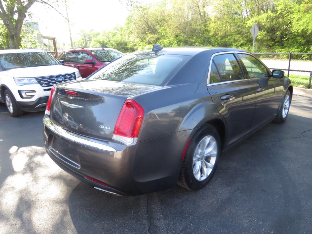 Chrysler 300 4dr Sdn Limited RWD 2015