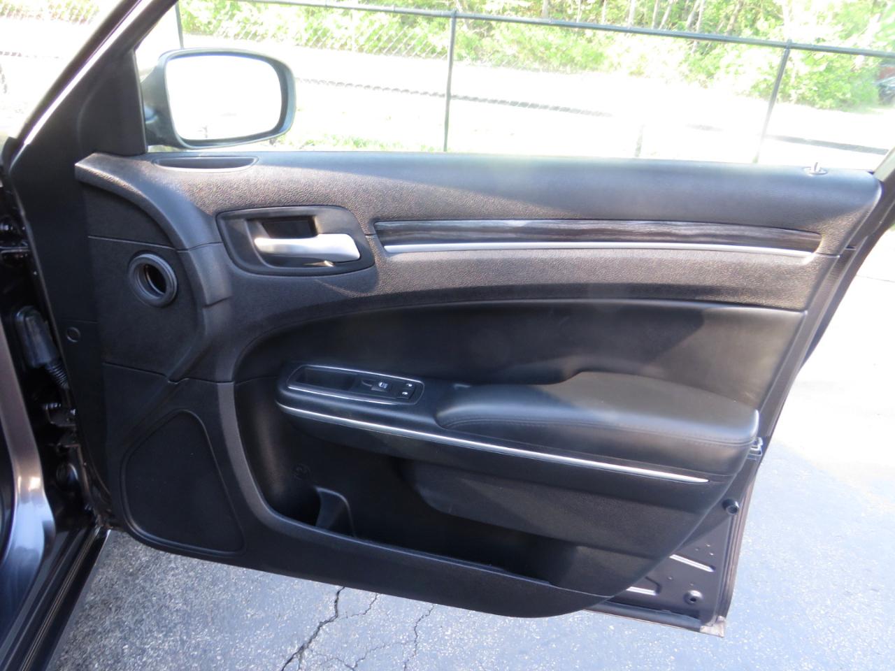 Chrysler 300 4dr Sdn Limited RWD 2015