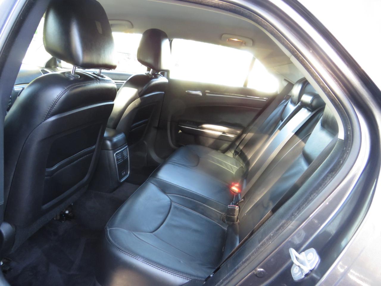 Chrysler 300 4dr Sdn Limited RWD 2015