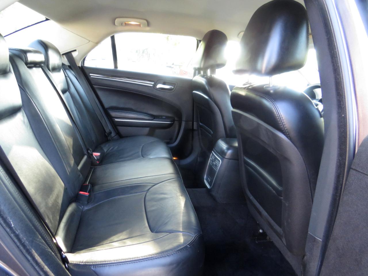 Chrysler 300 4dr Sdn Limited RWD 2015