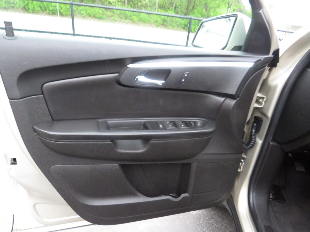 Chevrolet Traverse FWD 4dr LT w/1LT 2012