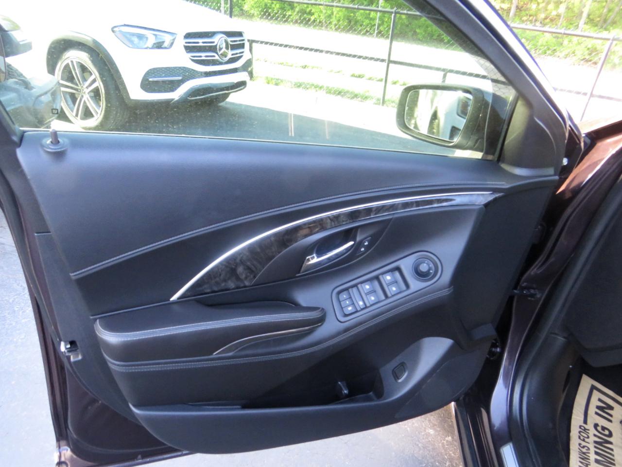 Buick LaCrosse 4dr Sdn Leather FWD 2015