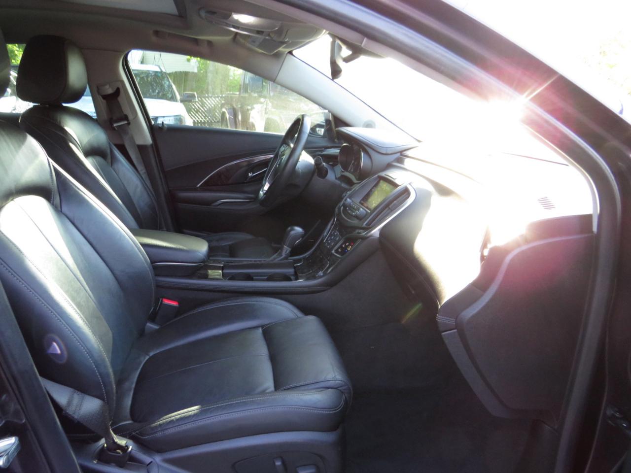 Buick LaCrosse 4dr Sdn Leather FWD 2015