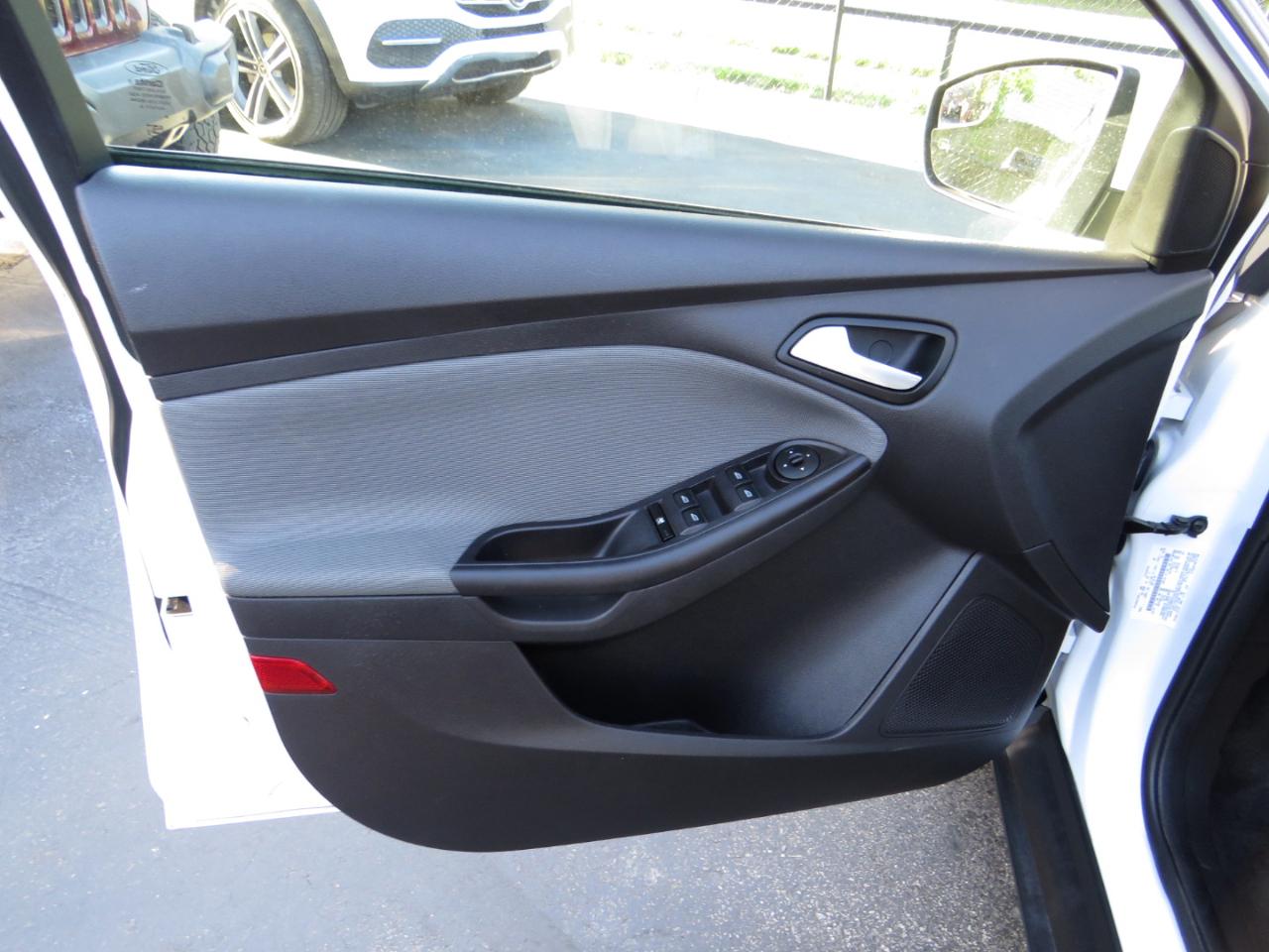 Ford Focus 5dr HB SE 2013