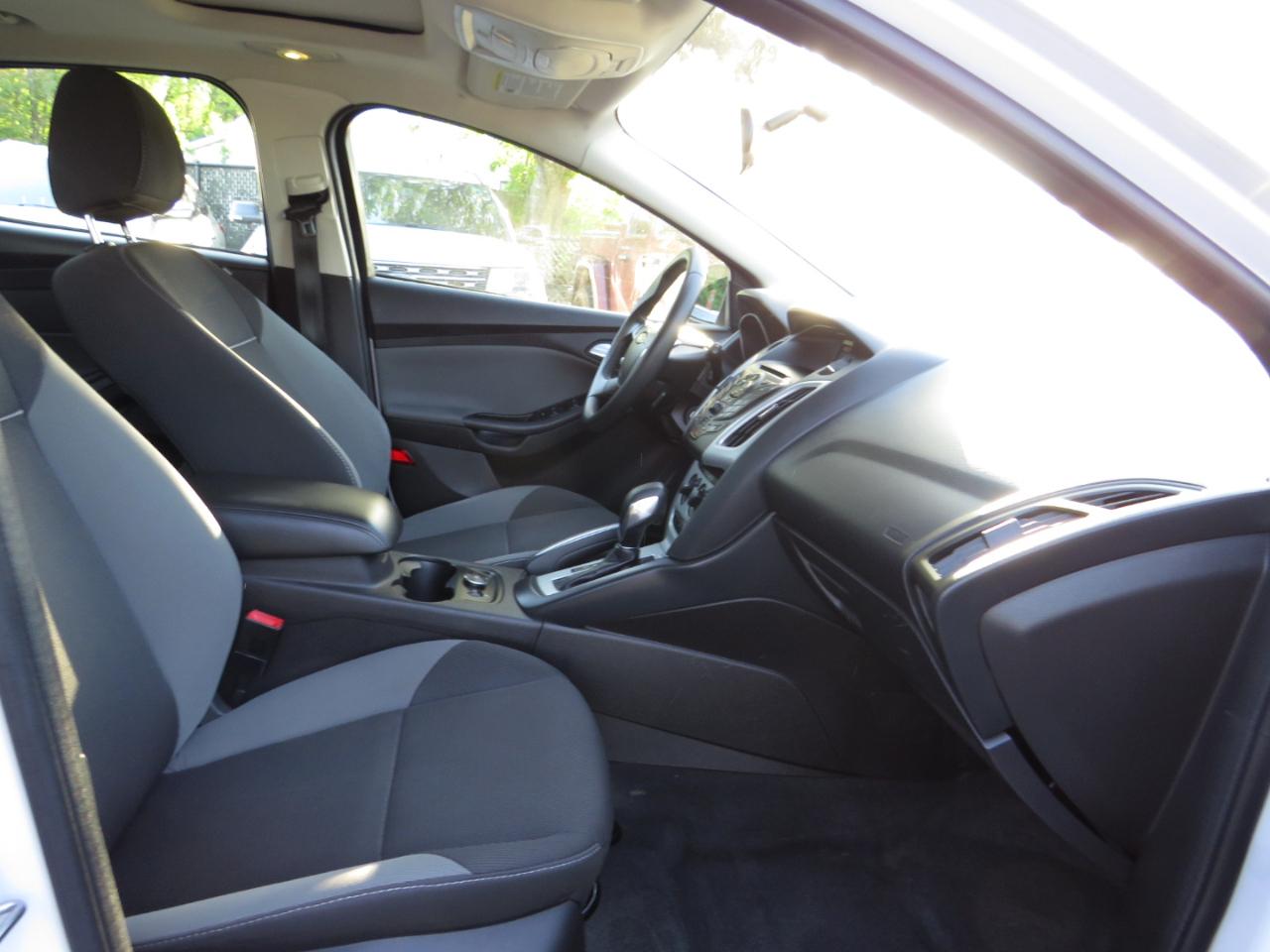 Ford Focus 5dr HB SE 2013