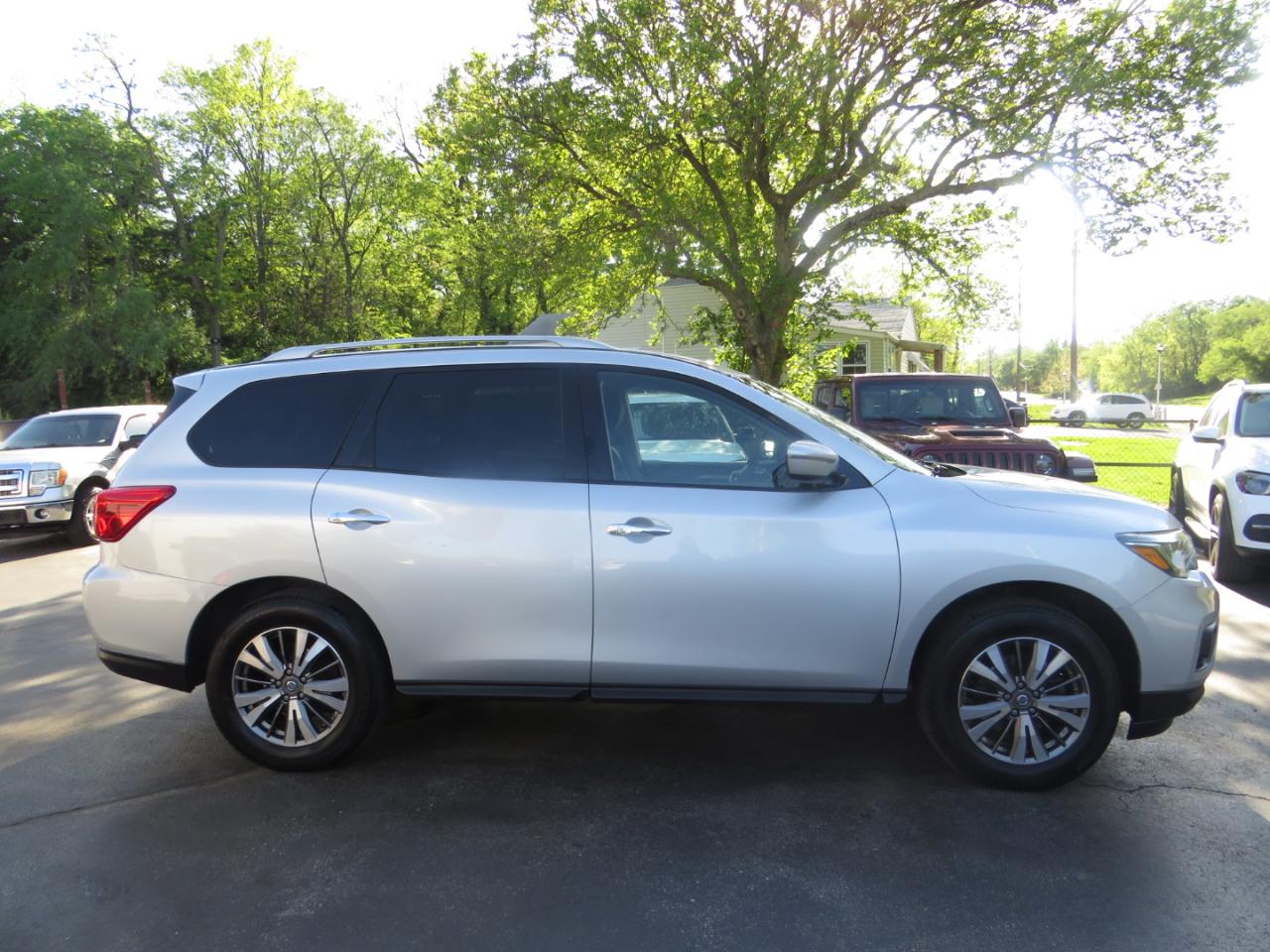 Nissan Pathfinder 4x4 SV 2020