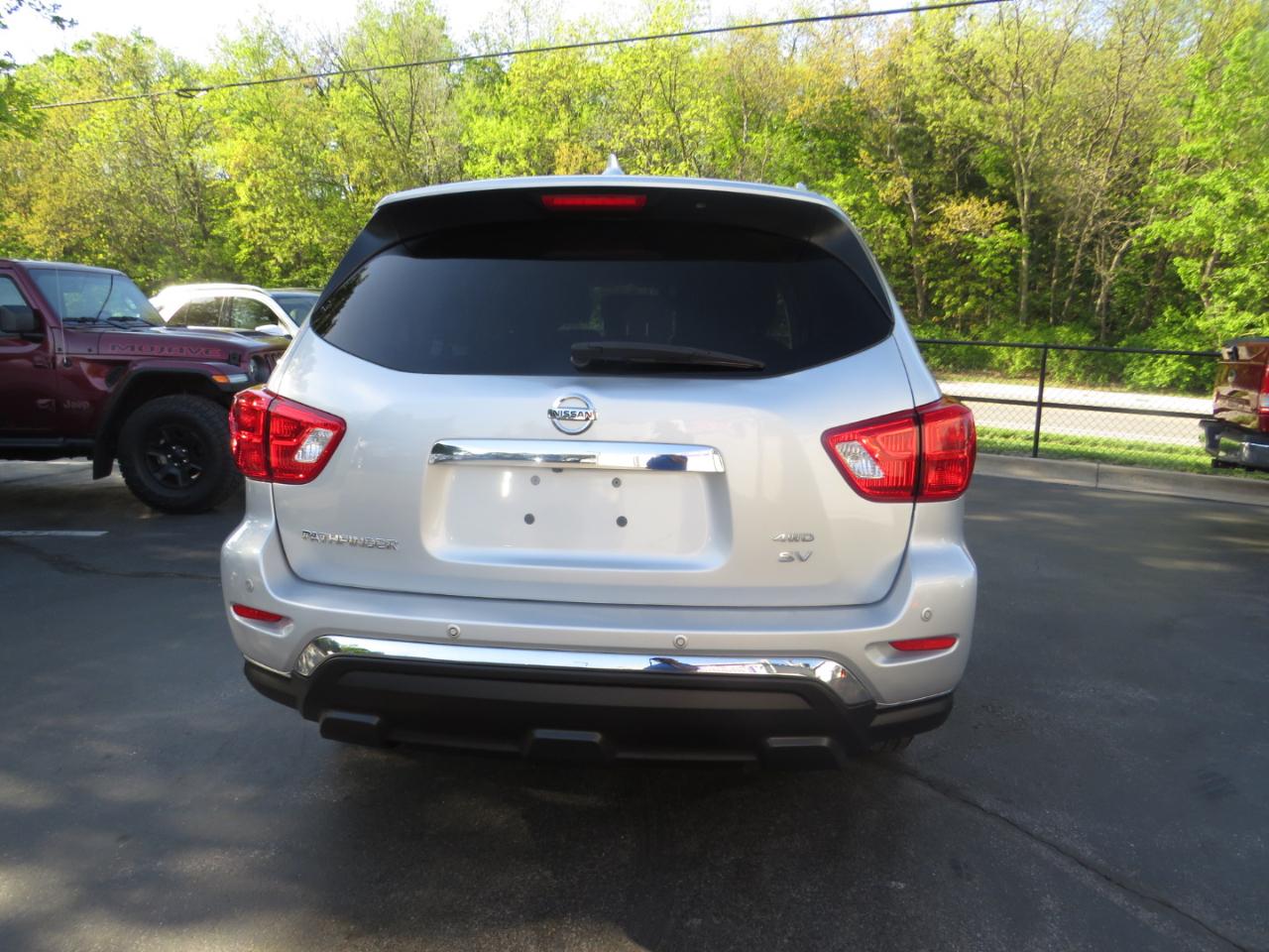 Nissan Pathfinder 4x4 SV 2020