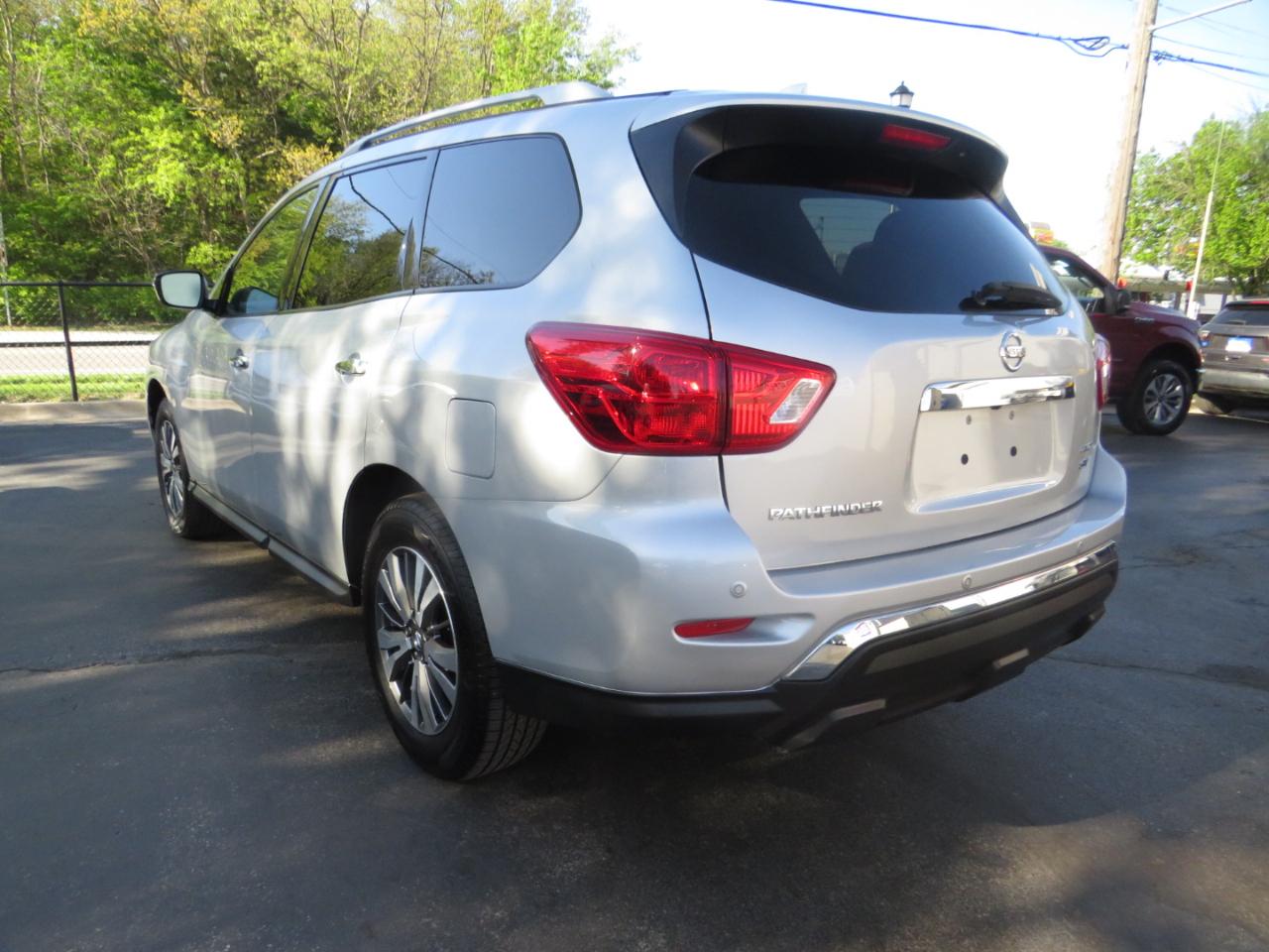 Nissan Pathfinder 4x4 SV 2020