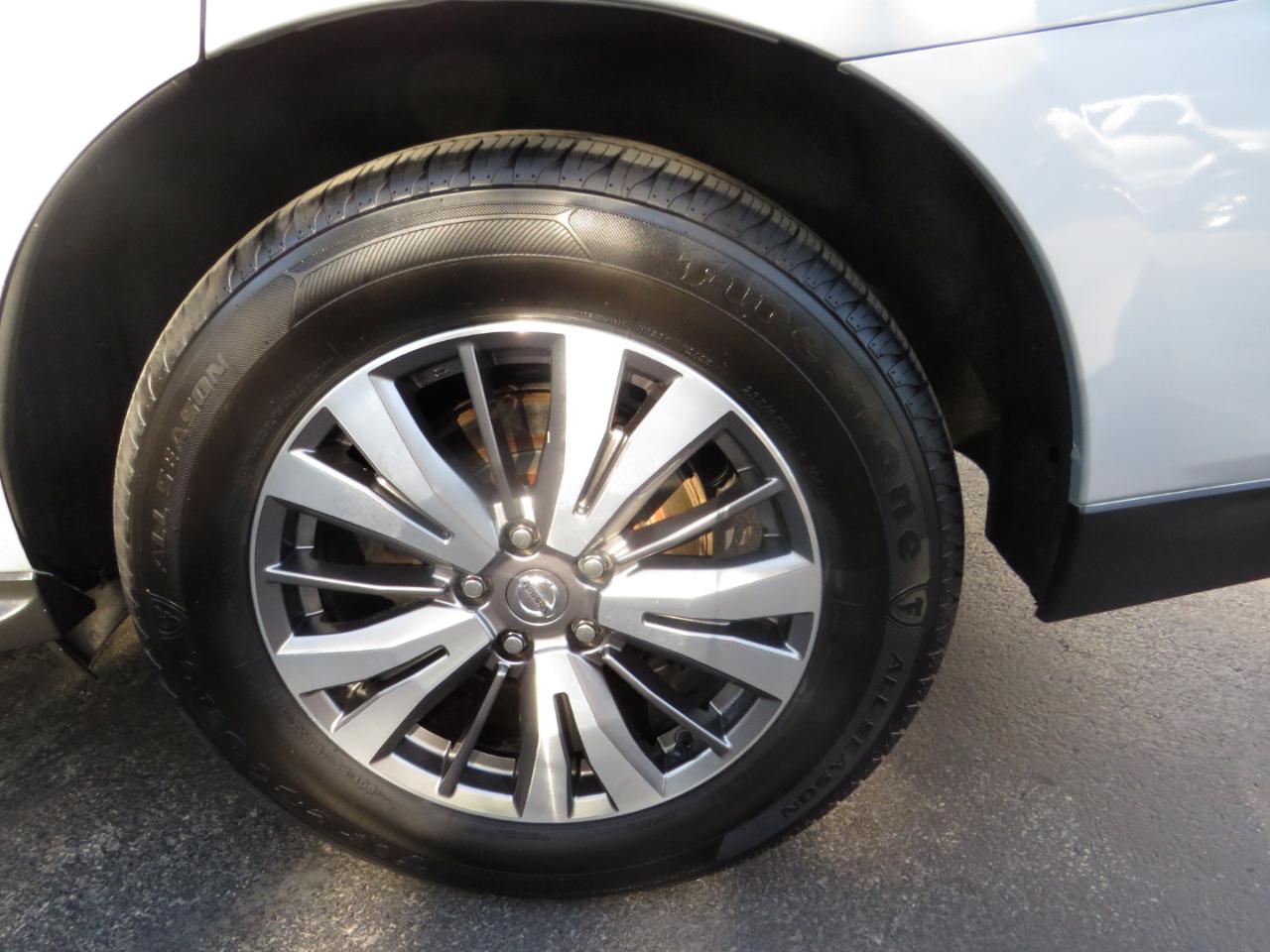 Nissan Pathfinder 4x4 SV 2020