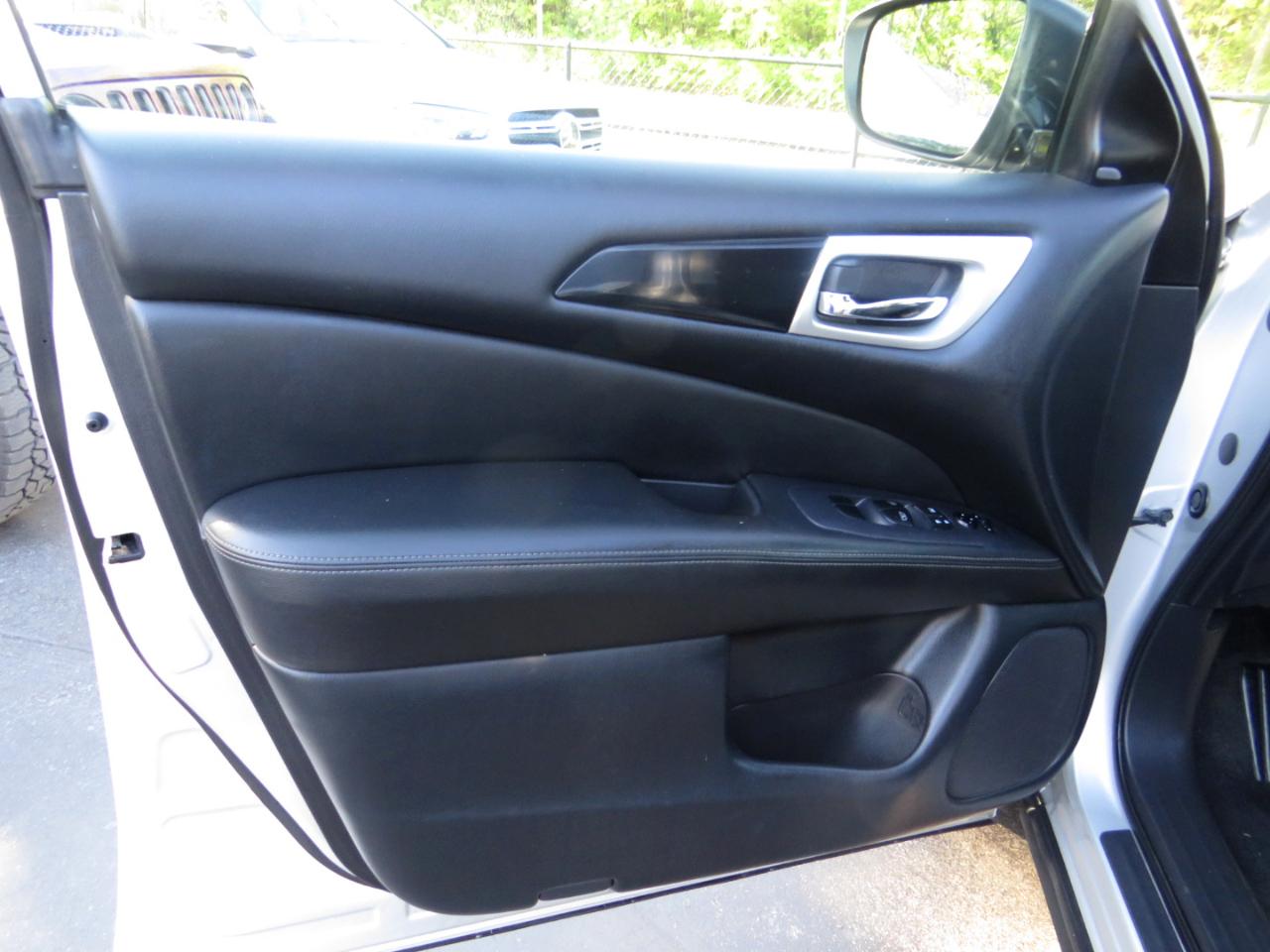 Nissan Pathfinder 4x4 SV 2020