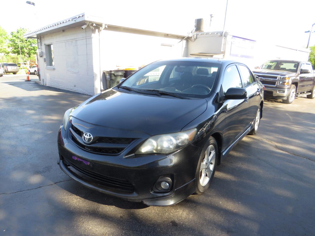 Toyota Corolla 4dr Sdn Auto LE (Natl) 2012