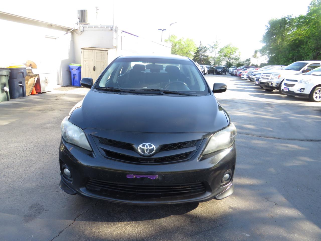 Toyota Corolla 4dr Sdn Auto LE (Natl) 2012