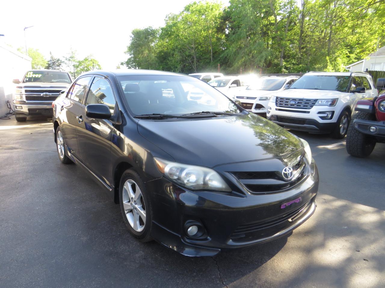 Toyota Corolla 4dr Sdn Auto LE (Natl) 2012