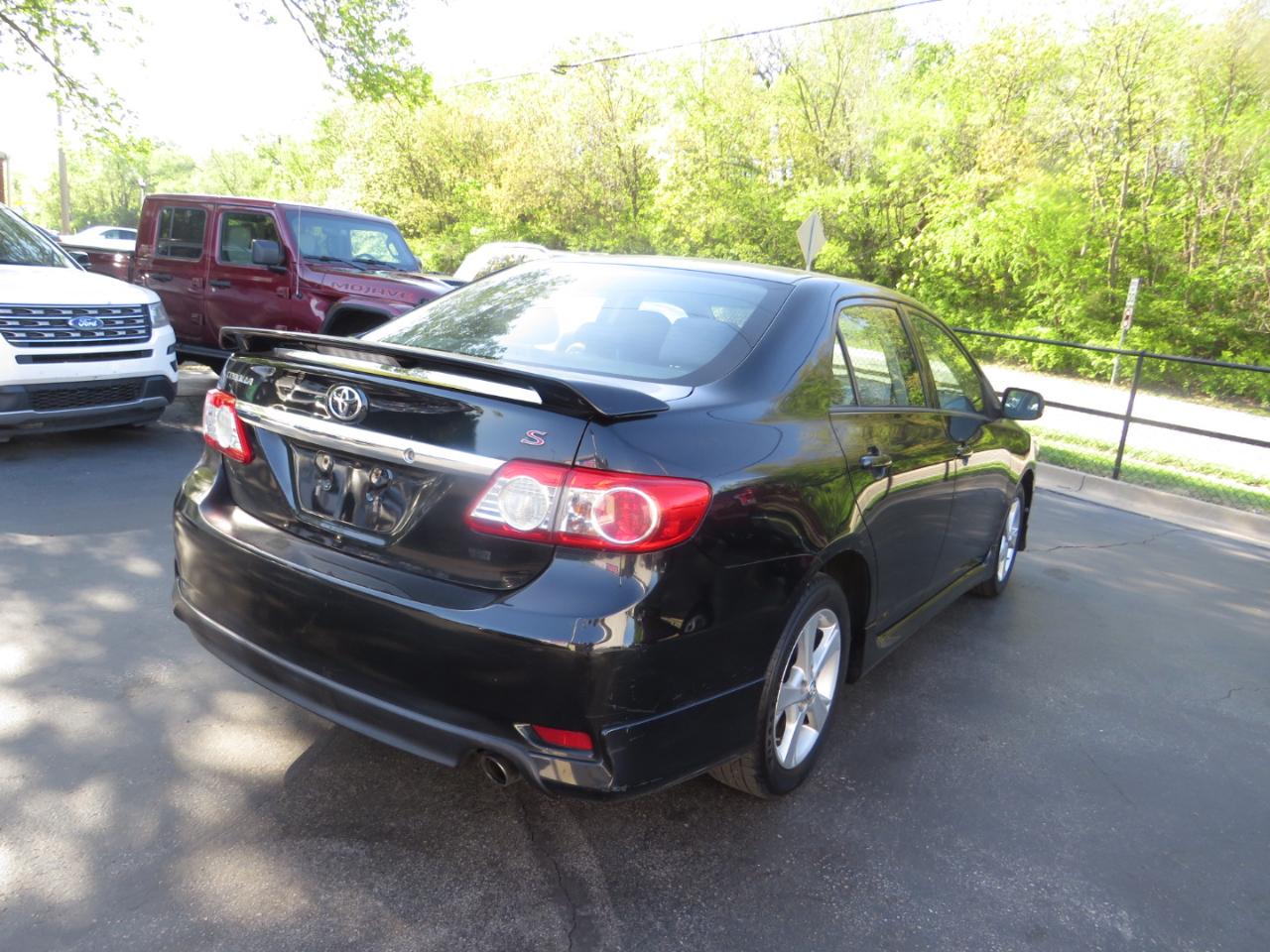 Toyota Corolla 4dr Sdn Auto LE (Natl) 2012