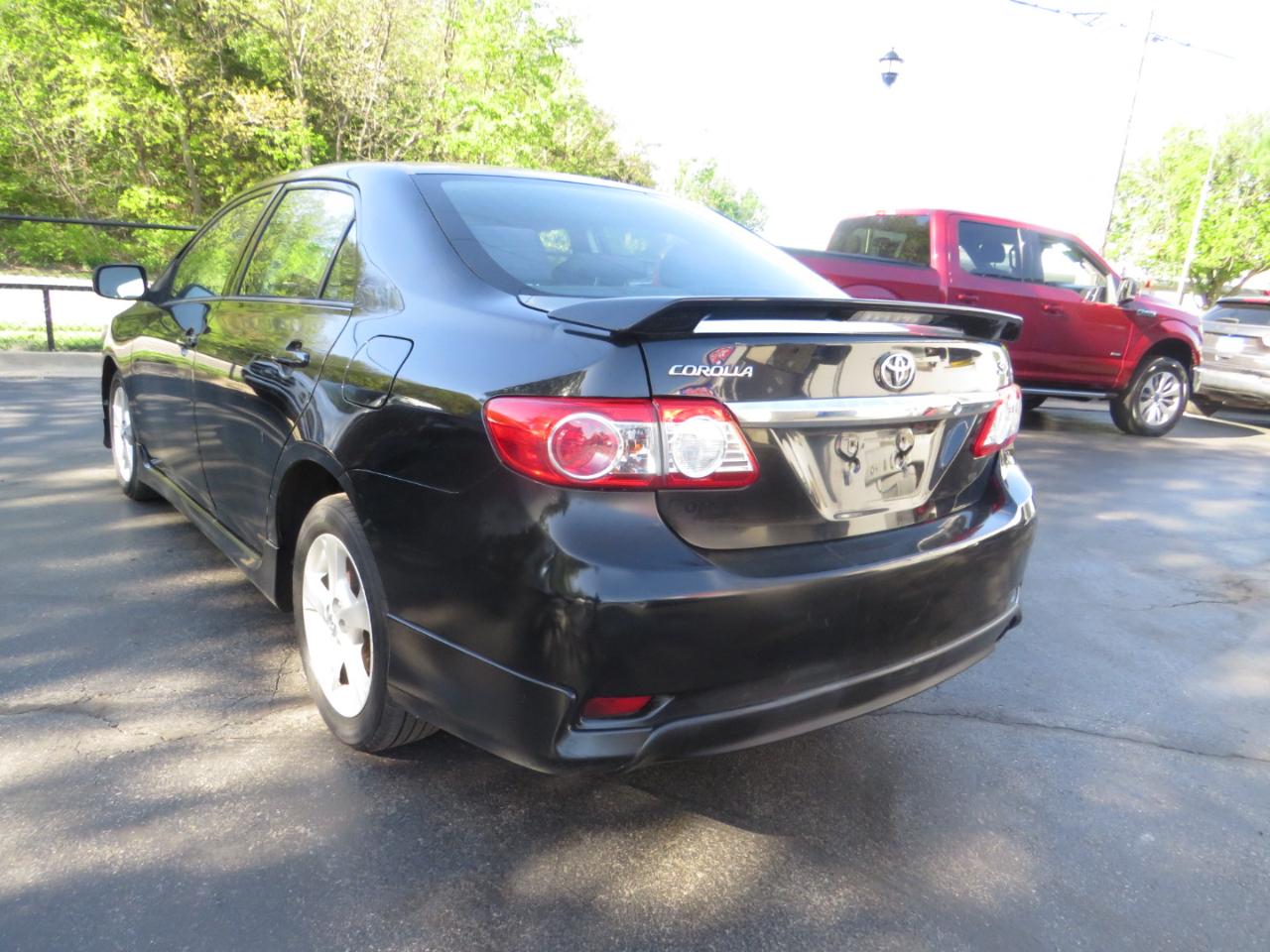 Toyota Corolla 4dr Sdn Auto LE (Natl) 2012