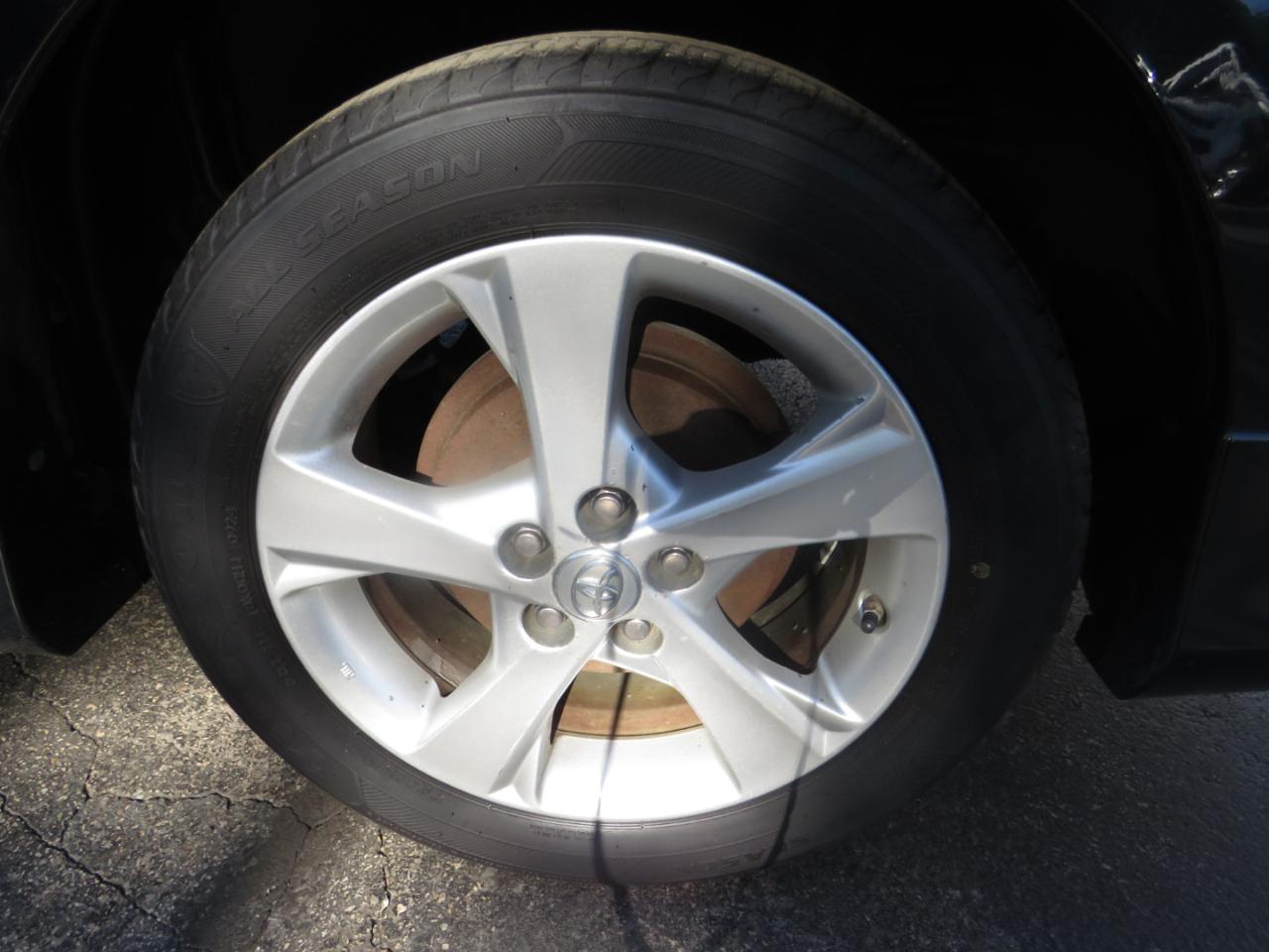 Toyota Corolla 4dr Sdn Auto LE (Natl) 2012