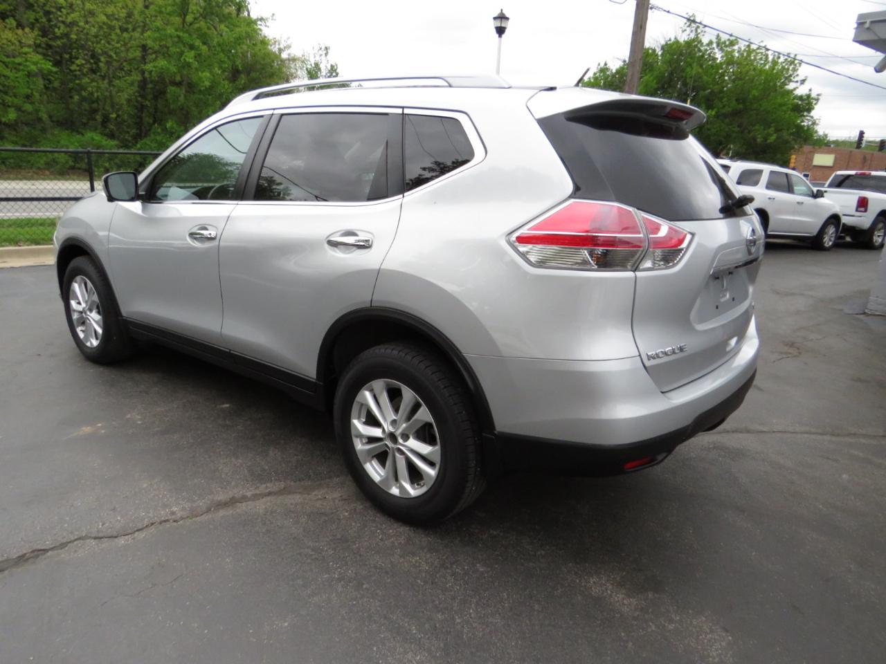 Nissan Rogue AWD 4dr SV 2015