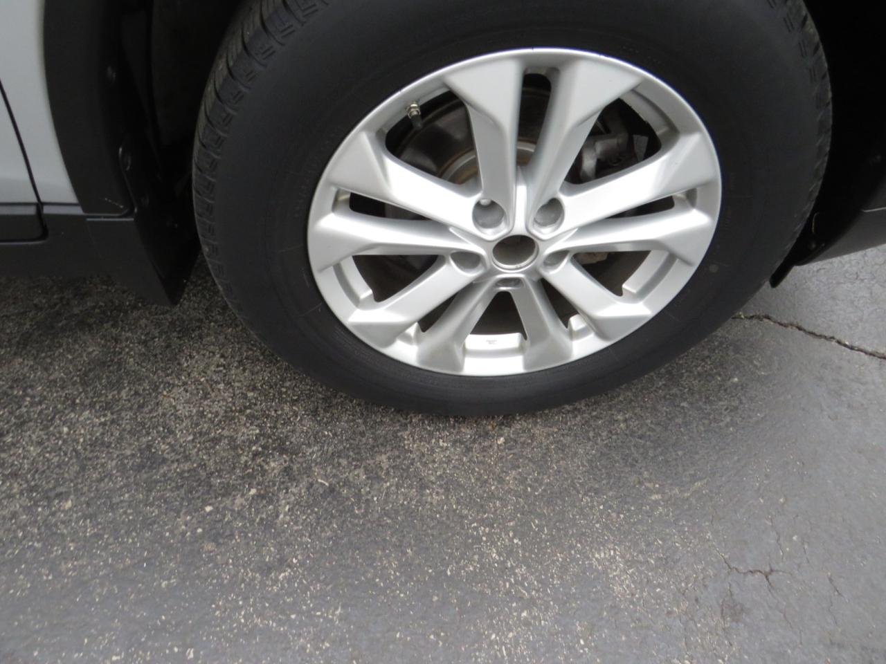 Nissan Rogue AWD 4dr SV 2015