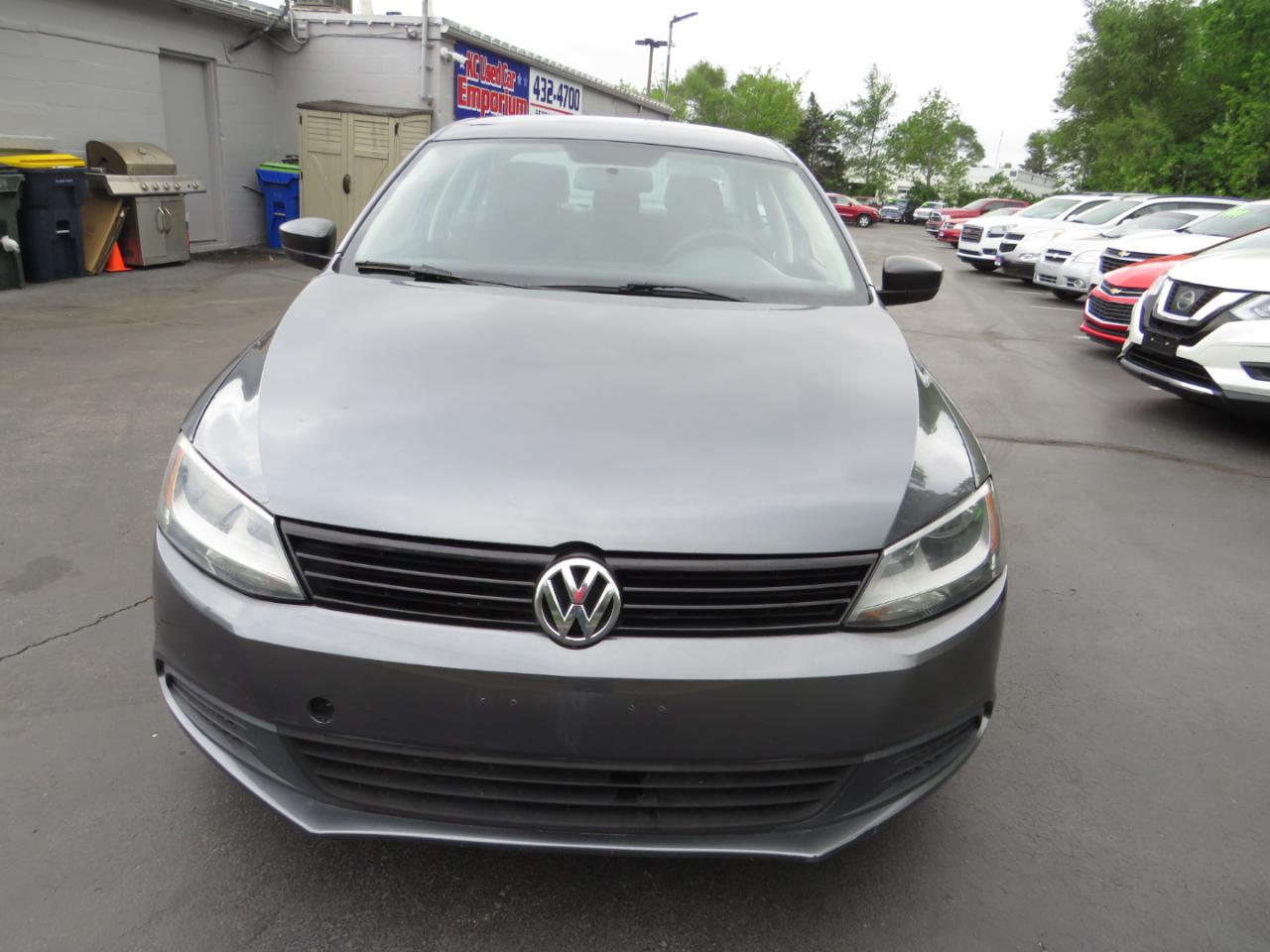 Volkswagen Jetta Sedan 4dr Auto S w/Sunroof 2012