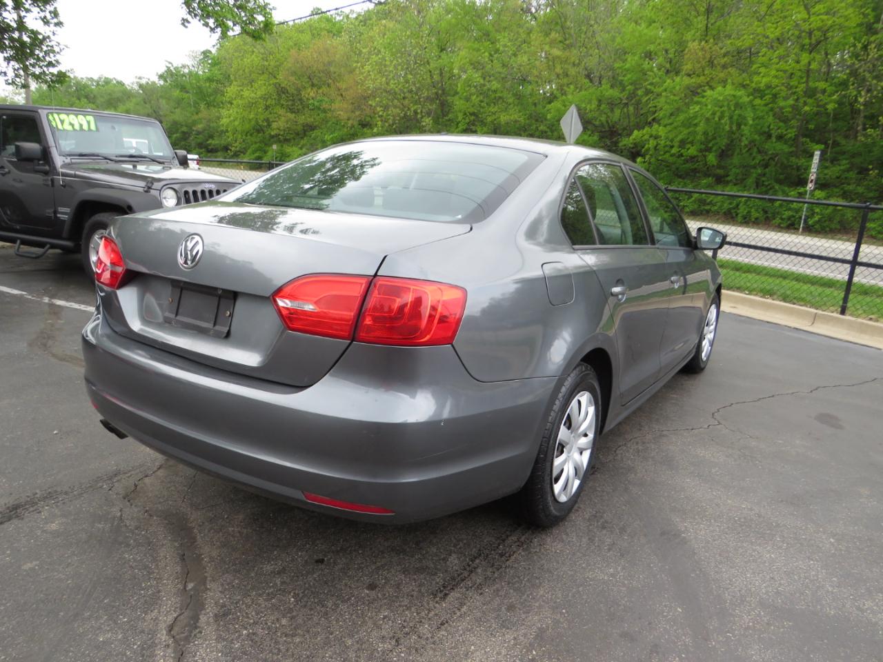 Volkswagen Jetta Sedan 4dr Auto S w/Sunroof 2012