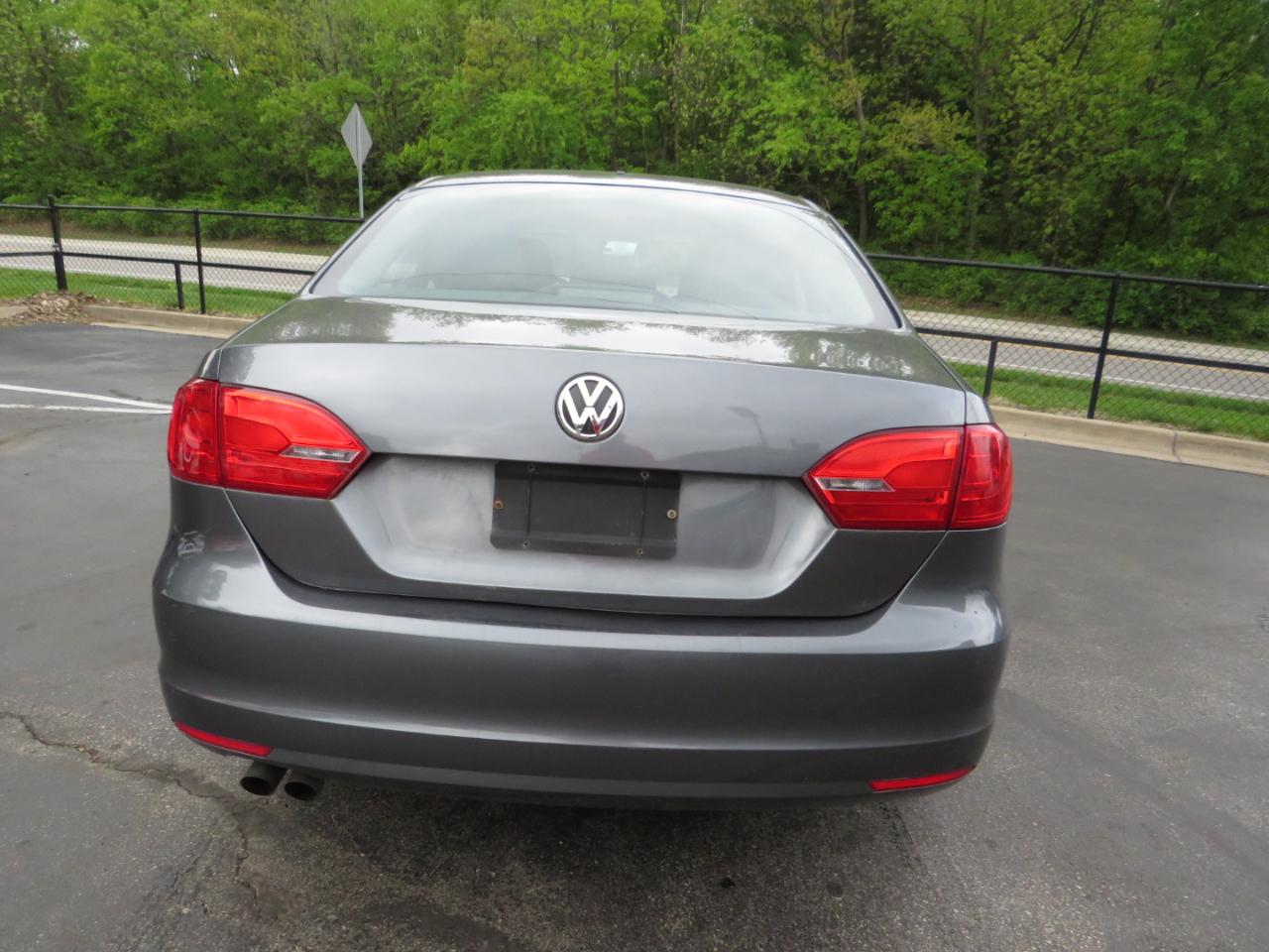 Volkswagen Jetta Sedan 4dr Auto S w/Sunroof 2012