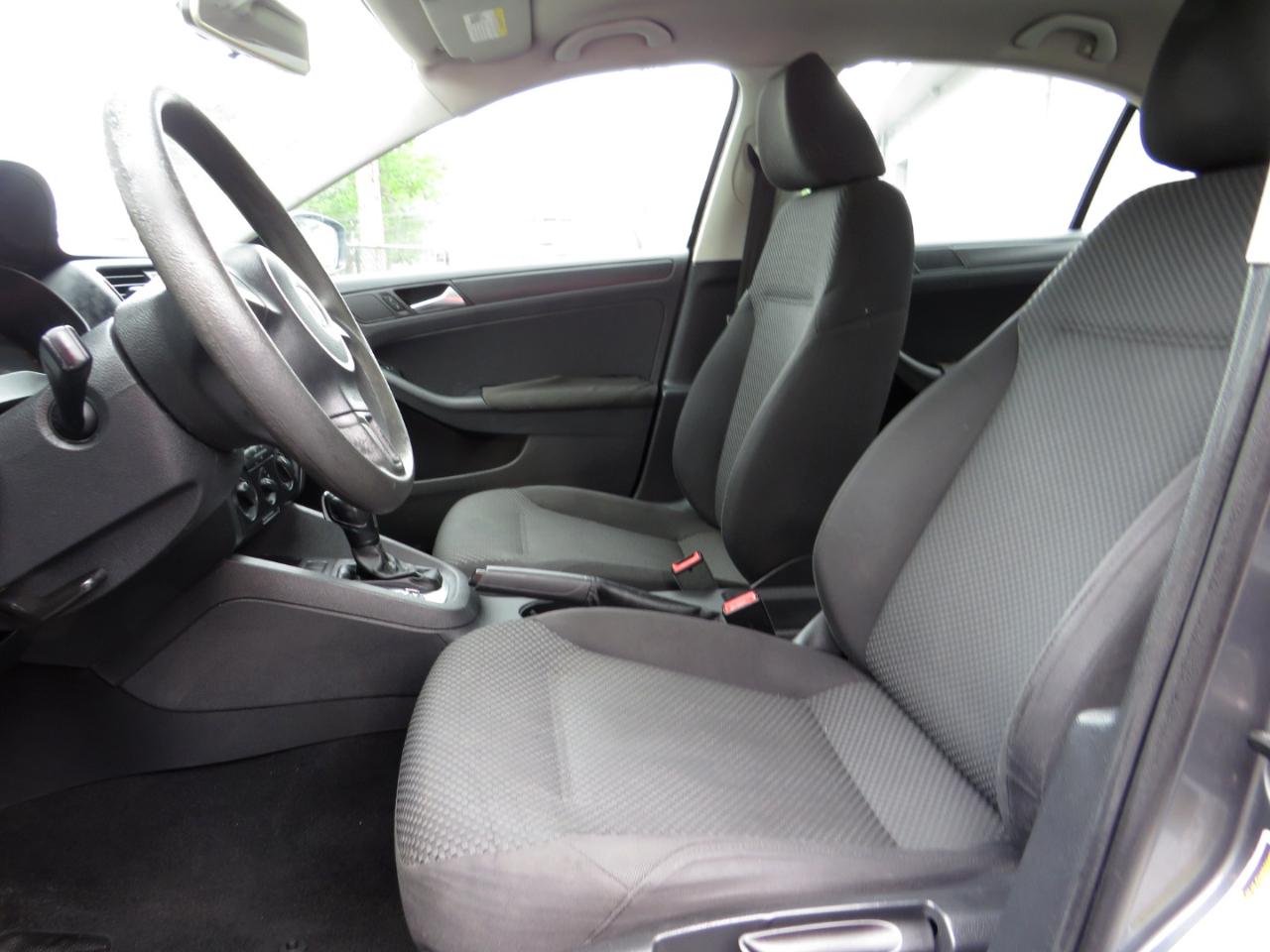 Volkswagen Jetta Sedan 4dr Auto S w/Sunroof 2012