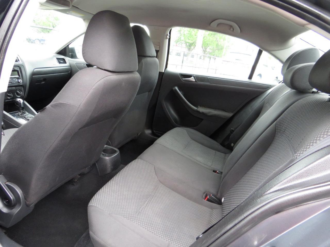 Volkswagen Jetta Sedan 4dr Auto S w/Sunroof 2012