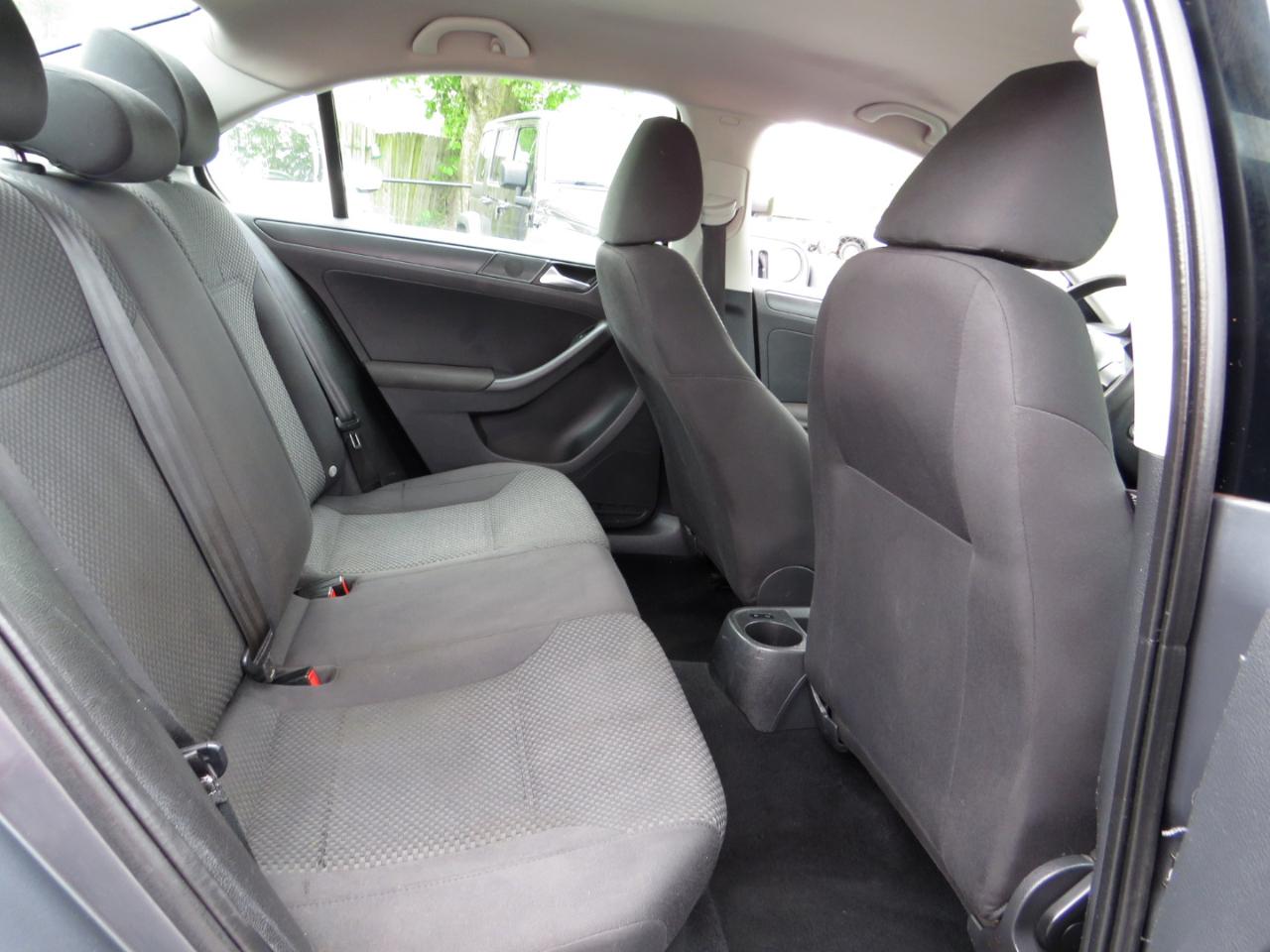 Volkswagen Jetta Sedan 4dr Auto S w/Sunroof 2012