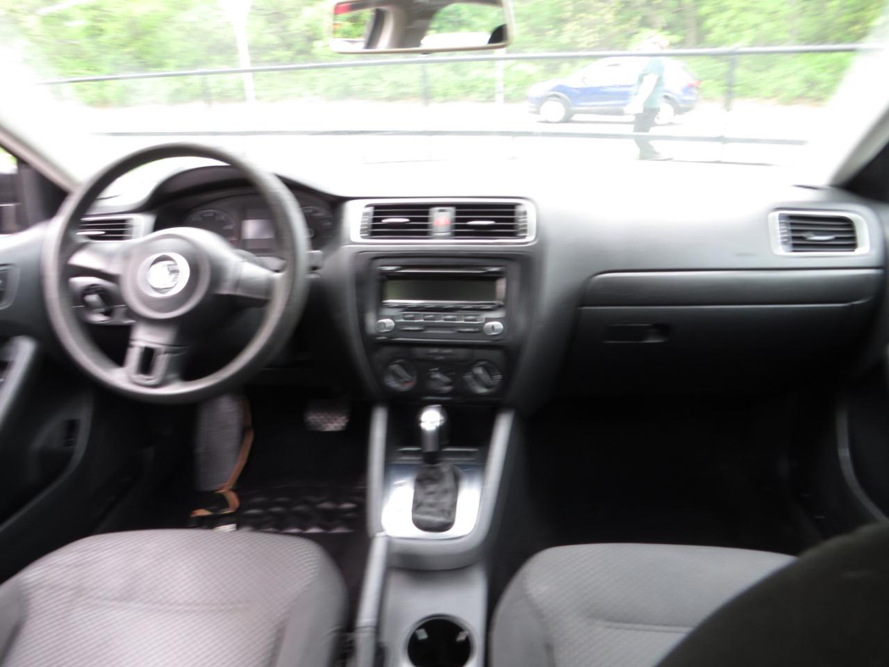 Volkswagen Jetta Sedan 4dr Auto S w/Sunroof 2012