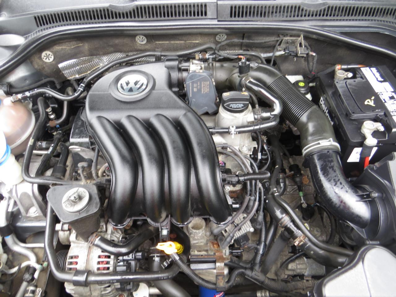 Volkswagen Jetta Sedan 4dr Auto S w/Sunroof 2012