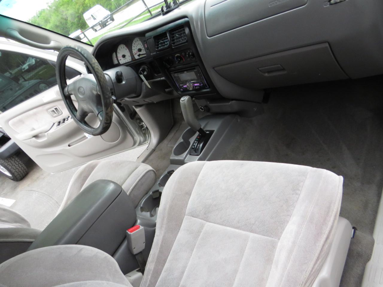 Toyota Tacoma DoubleCab PreRunner V6 Auto (Natl) 2002