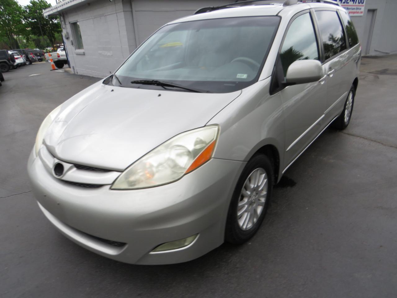 Toyota Sienna 5dr 7-Pass Van XLE FWD (Natl) 2008