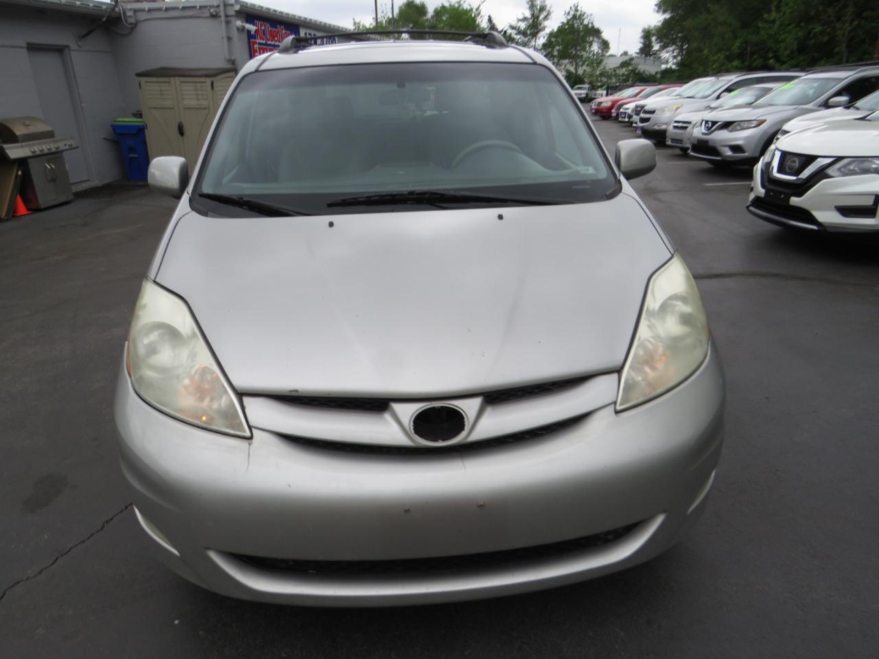 Toyota Sienna 5dr 7-Pass Van XLE FWD (Natl) 2008