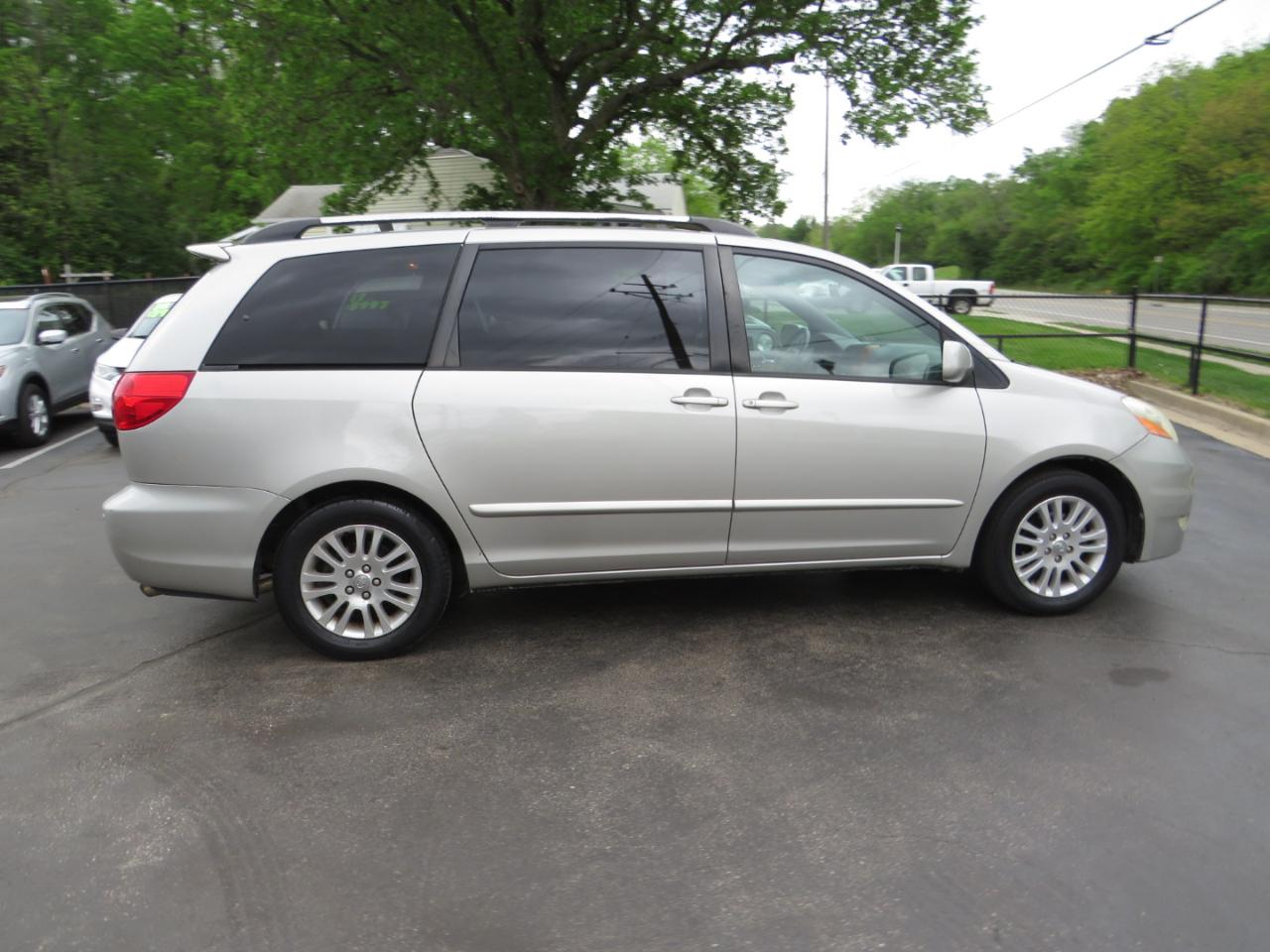 Toyota Sienna 5dr 7-Pass Van XLE FWD (Natl) 2008