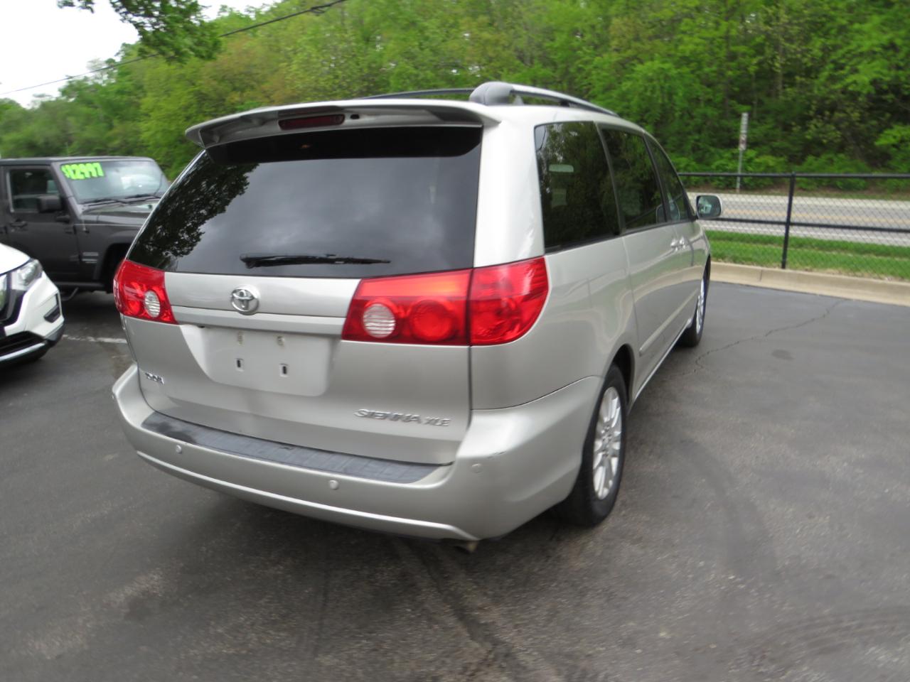 Toyota Sienna 5dr 7-Pass Van XLE FWD (Natl) 2008