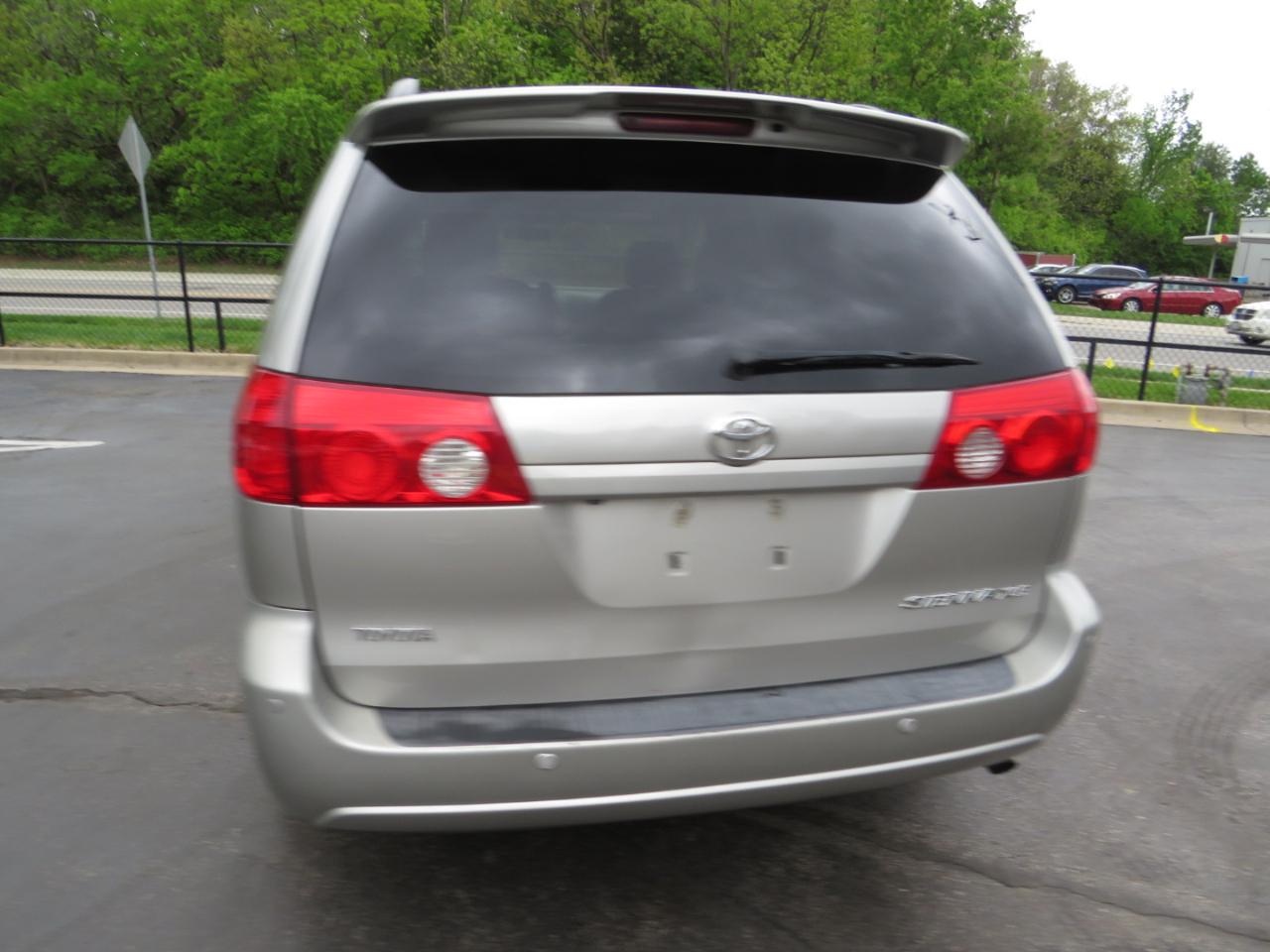 Toyota Sienna 5dr 7-Pass Van XLE FWD (Natl) 2008