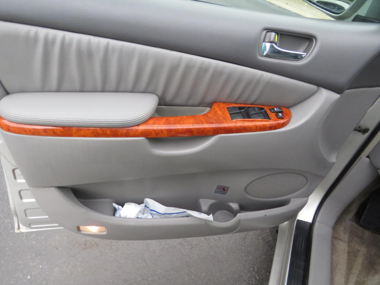 Toyota Sienna 5dr 7-Pass Van XLE FWD (Natl) 2008