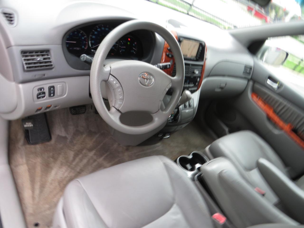 Toyota Sienna 5dr 7-Pass Van XLE FWD (Natl) 2008