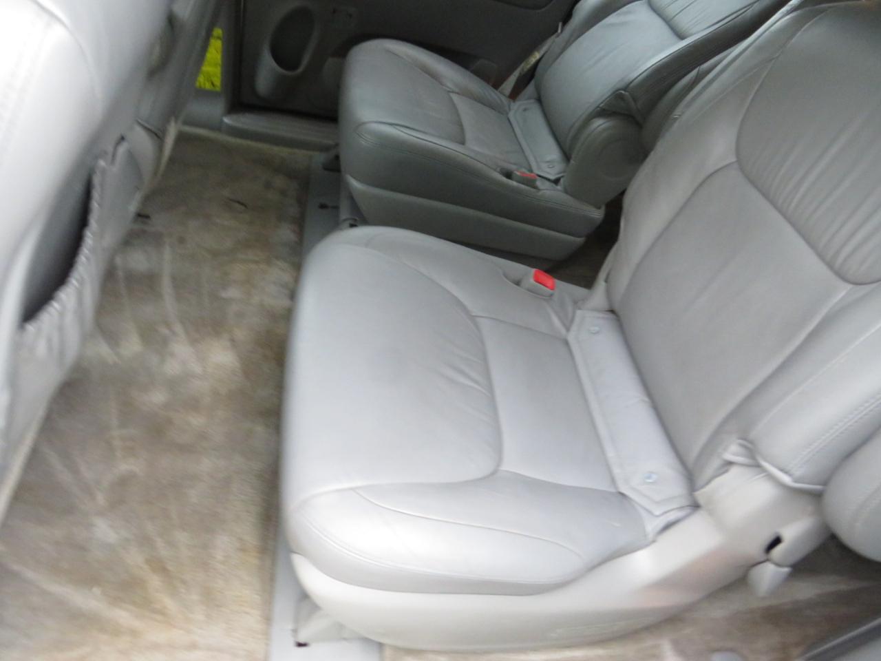 Toyota Sienna 5dr 7-Pass Van XLE FWD (Natl) 2008