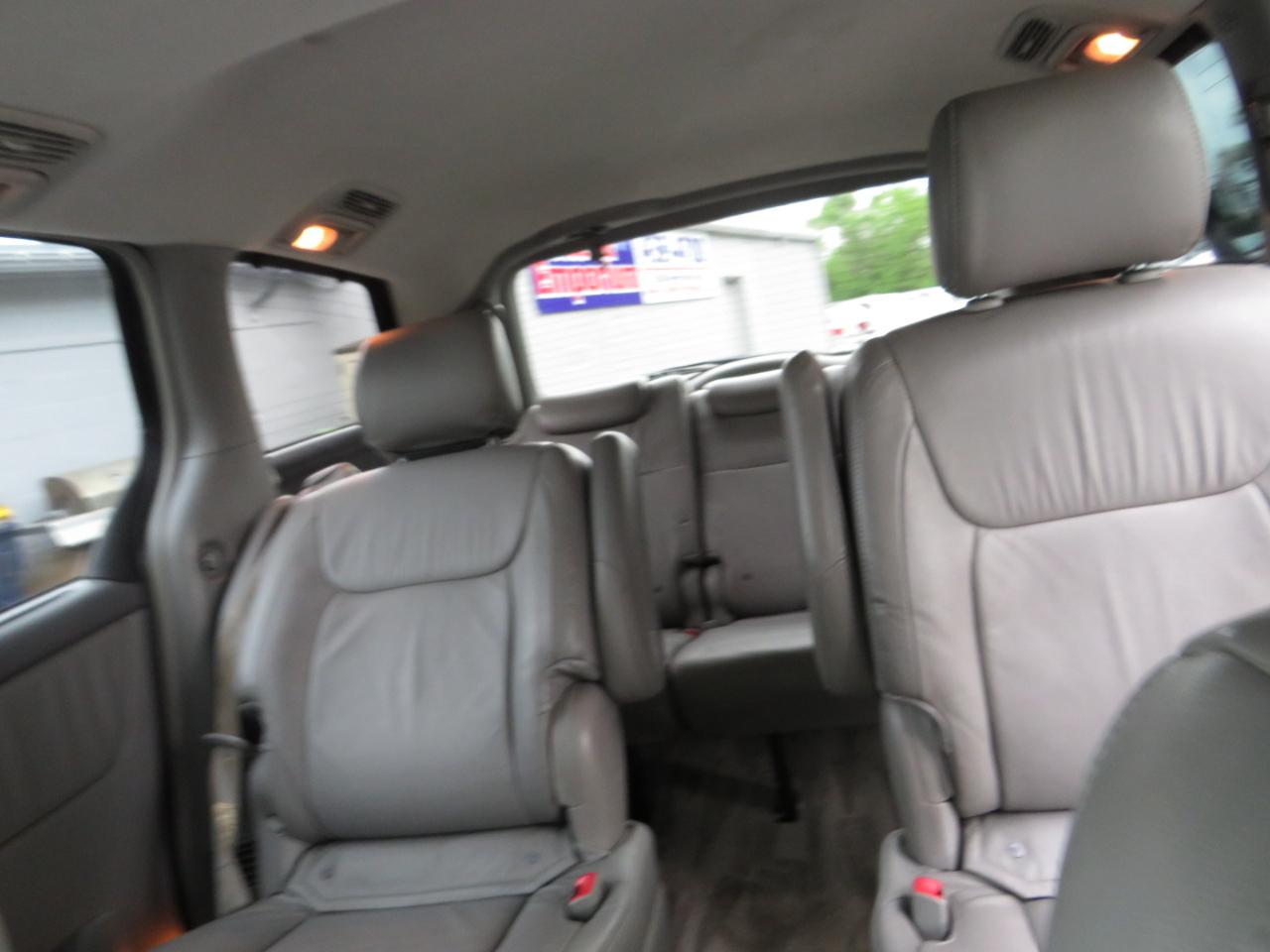 Toyota Sienna 5dr 7-Pass Van XLE FWD (Natl) 2008