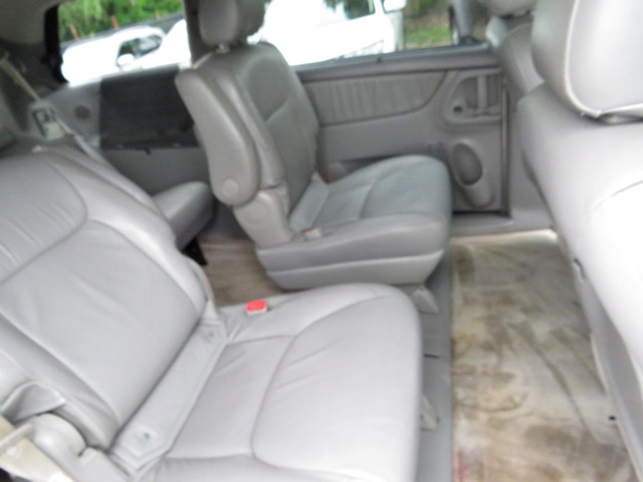 Toyota Sienna 5dr 7-Pass Van XLE FWD (Natl) 2008