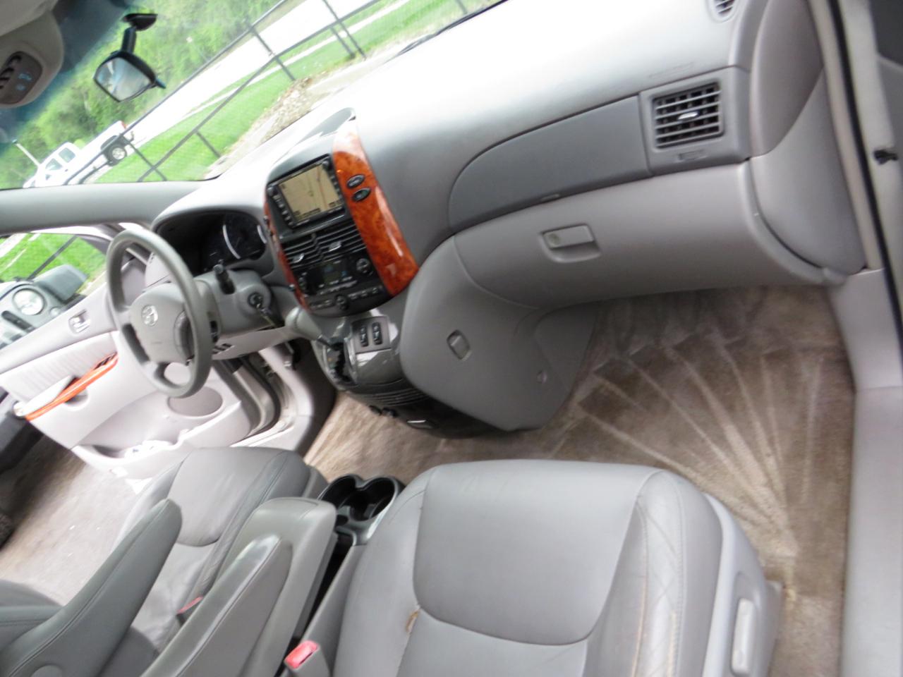 Toyota Sienna 5dr 7-Pass Van XLE FWD (Natl) 2008