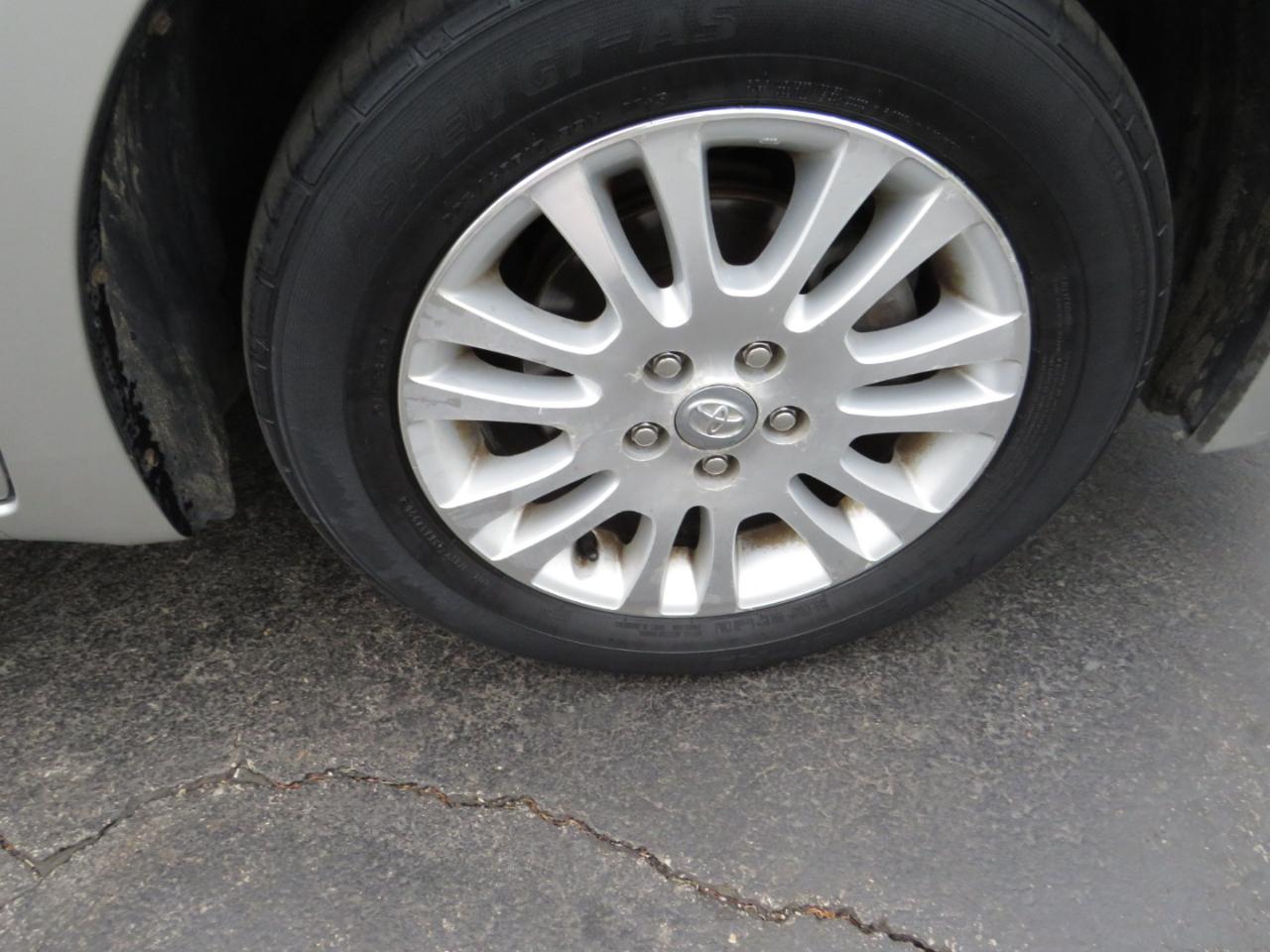 Toyota Sienna 5dr 7-Pass Van XLE FWD (Natl) 2008