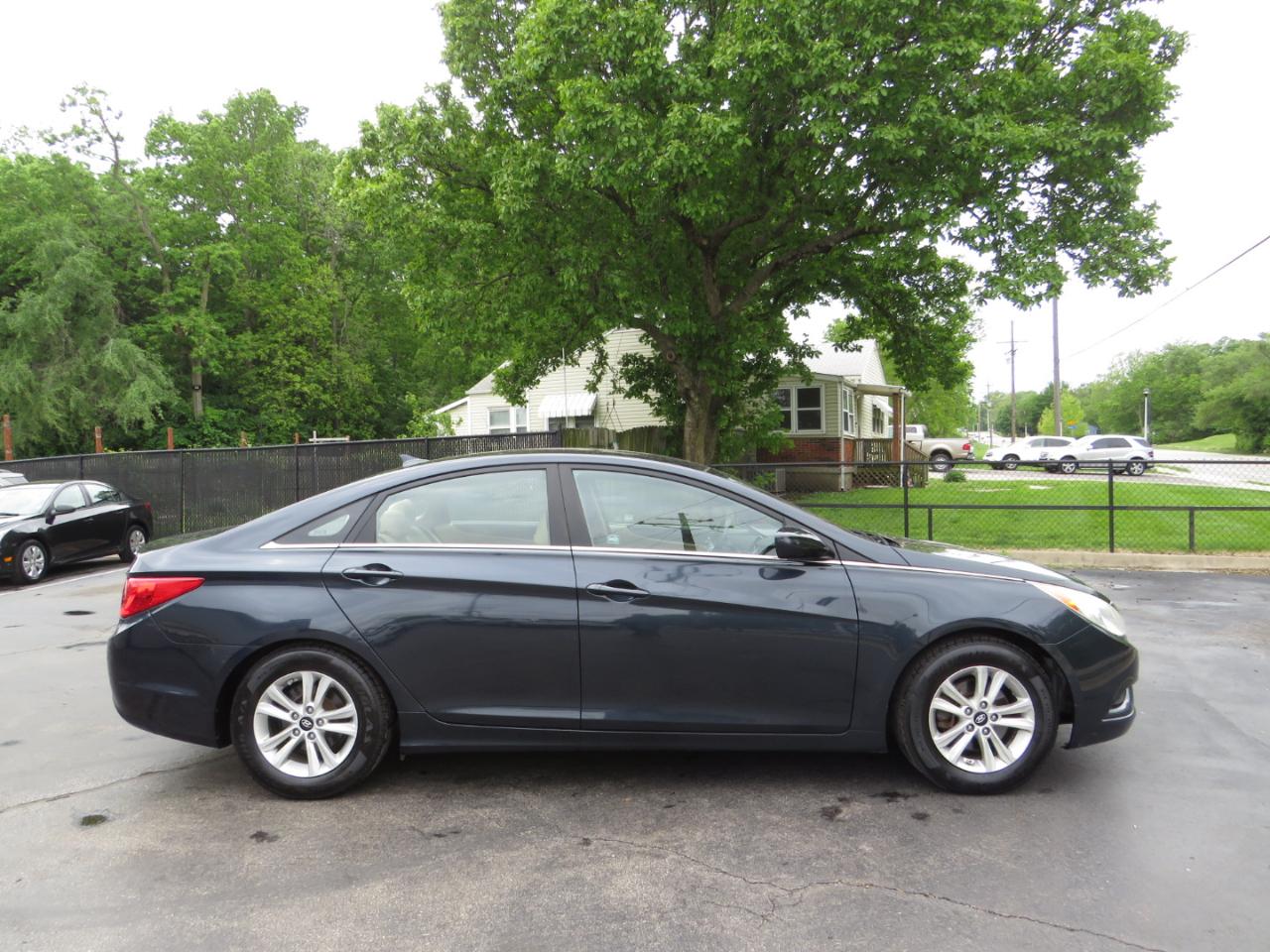 Hyundai Sonata 4dr Sdn 2.4L Auto GLS 2011